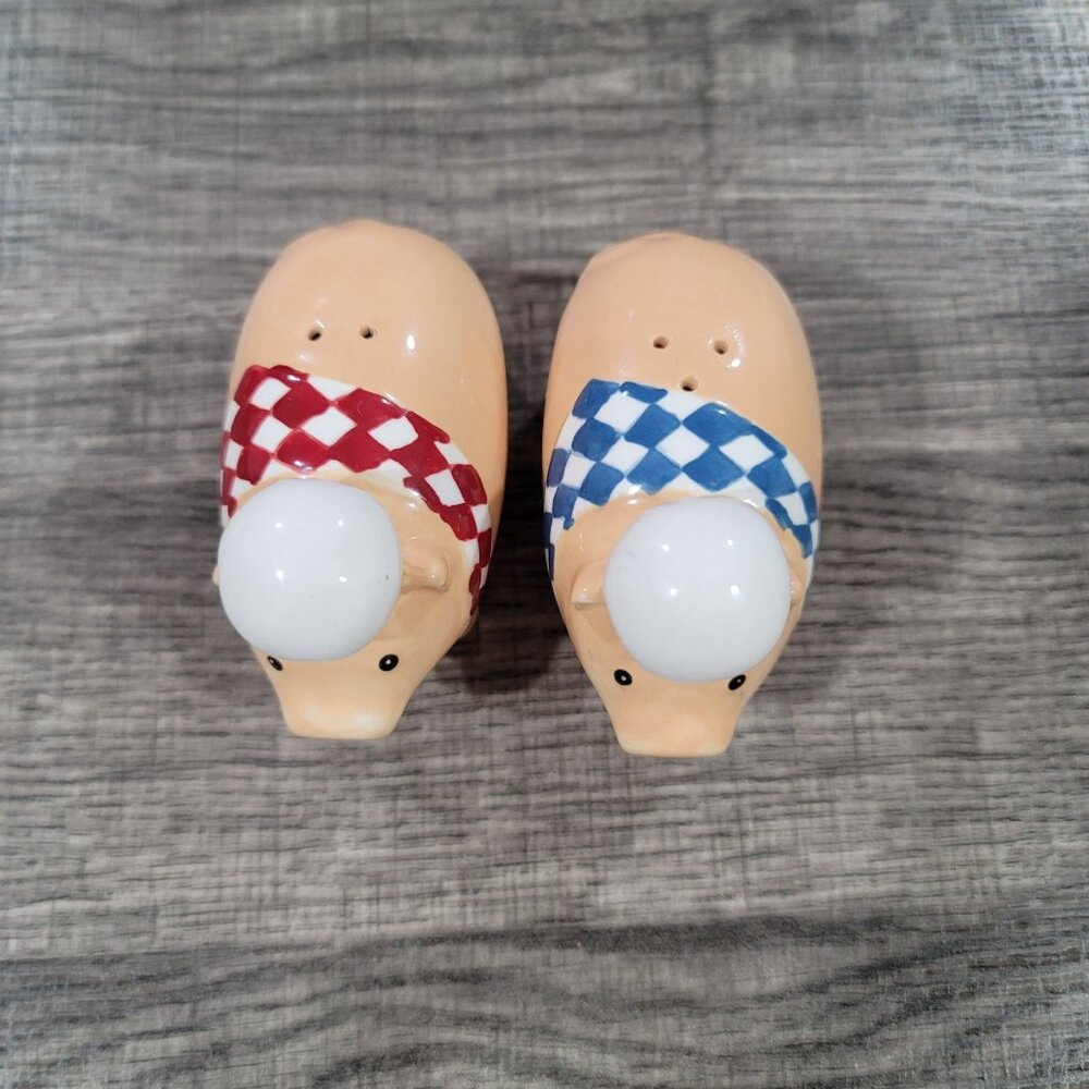 Grasslands Road Pig Chefs Shakers Set - Picture 2 of 9